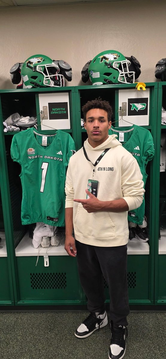 Thank you <a href="/coachDJDavis/">DJ Davis</a> for the game invite, it was a great experience to get out there! <a href="/CoachHansen2/">Matt Hansen</a> <a href="/wdp_football/">West De Pere Football</a> <a href="/MJ_NFLDraft/">Mark Johnson</a> <a href="/PrepRedzone/">Prep Redzone 🏈</a> <a href="/GEMCLASS_/">G.E.M. Class Recruiting</a> <a href="/UNDfootball/">North Dakota Football</a>