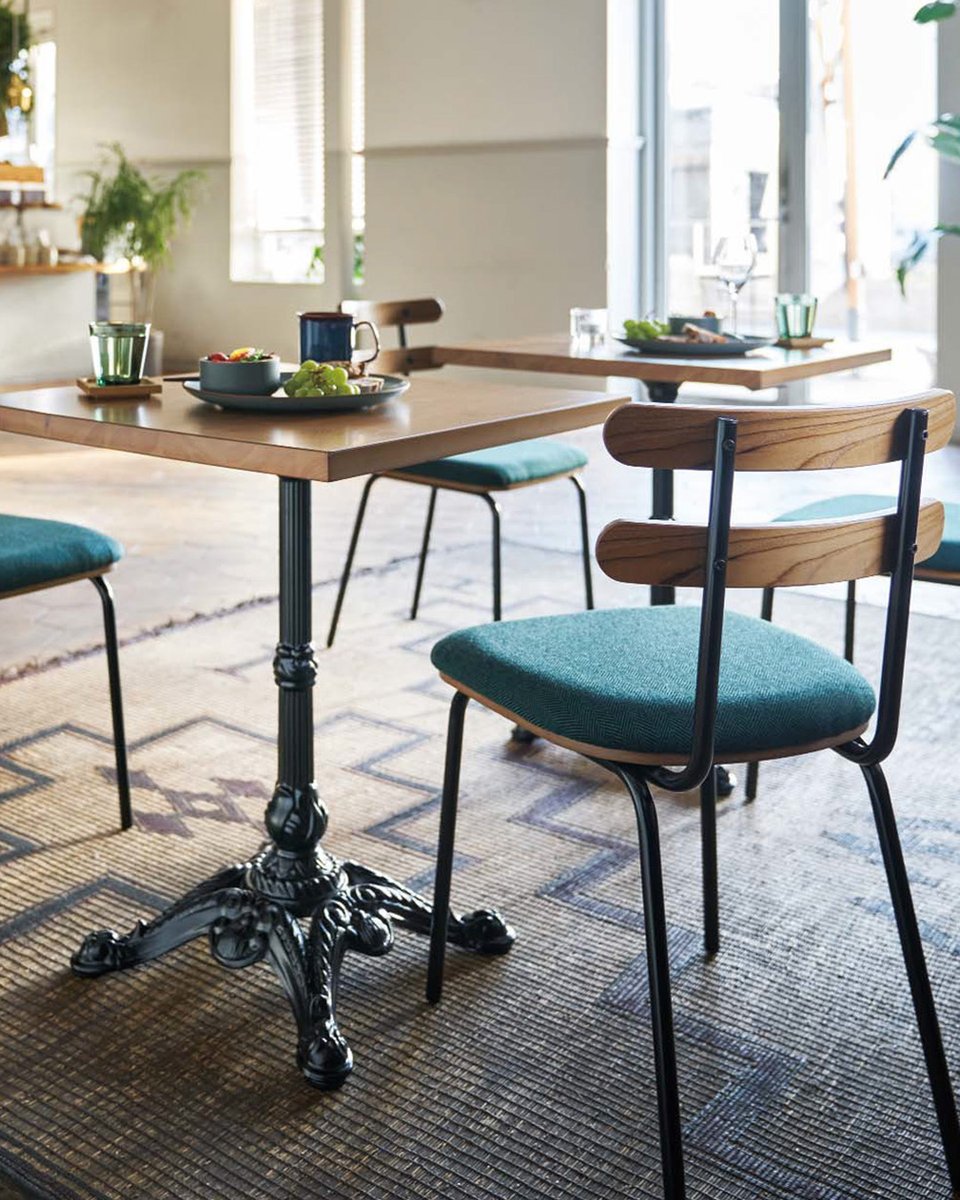 HUSTNET's tweet image. #カフェチェア #カフェ内装 
#企業公式相互フォロー #企業公式秋のフォロー祭り
「フォレスト椅子」は、木材の質感とスチールの洗練された風合いを楽しむ、木金混合のダイニングチェアです。
背板には、木目の表情豊かなチーク突板を採用し、2段の背板デザインで快活な印象を強調しています。…