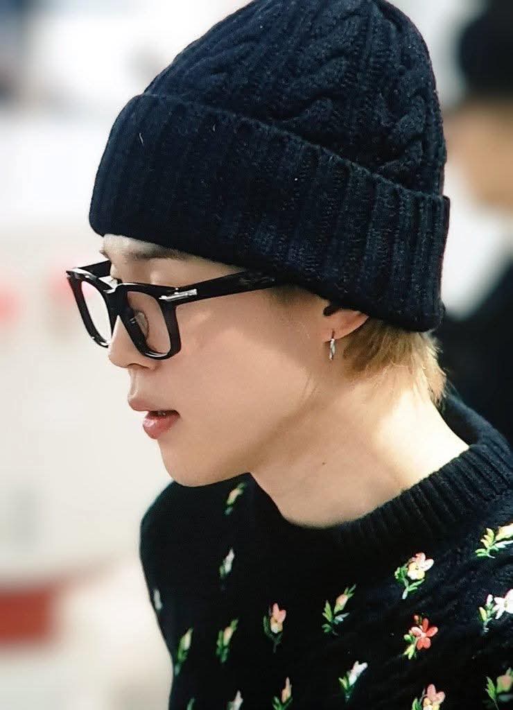 jm7Jimin's tweet photo. Drop every Jimin photo you've saved in the last three days if you're seeing this post! https://t.co/mAQ7FwGdaK