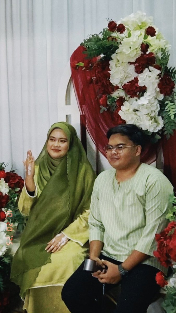 yeontacaa's tweet photo. dah lama senyapkan, saje jee nak kabo KITA DAH TUNANG HEHEHEHE https://t.co/Ea1ZJ0vxpE