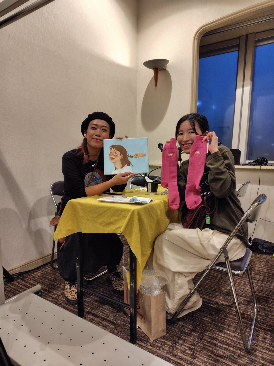 ayakasuzuki_'s tweet photo. 昨日は never mind the booksでした。
来てくれた皆様ありがとうございました📚
今年は会場限定ラジオまでやらせてもらえてすごくありがたかったです。
AIR-ZINE🤭宍戸さんとお喋り嬉し楽し素敵な時間でした😚
#nmtb https://t.co/H7LBqGfBpx