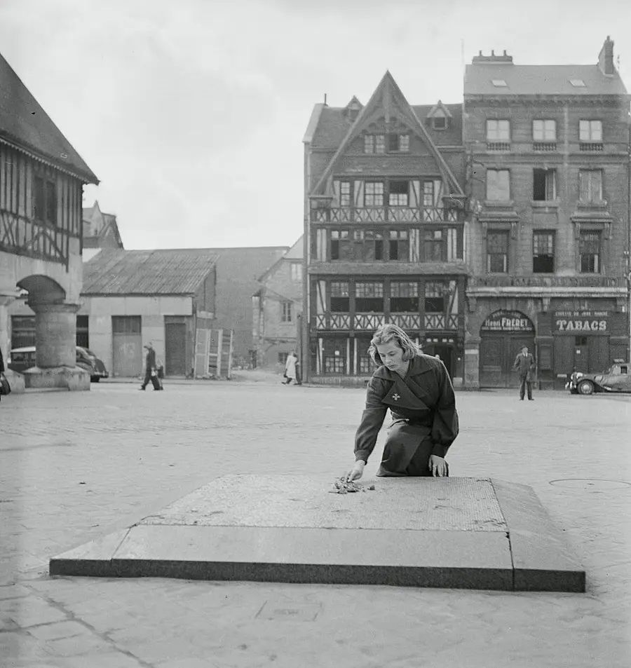 CitizenScreen's tweet image. Ingrid Bergman visits the spot where Joan of Arc was burned at the stake in Place du Vieux-Marché in Rouen, France. Bergman played Joan three times in her career, once on the stage and twice on film.