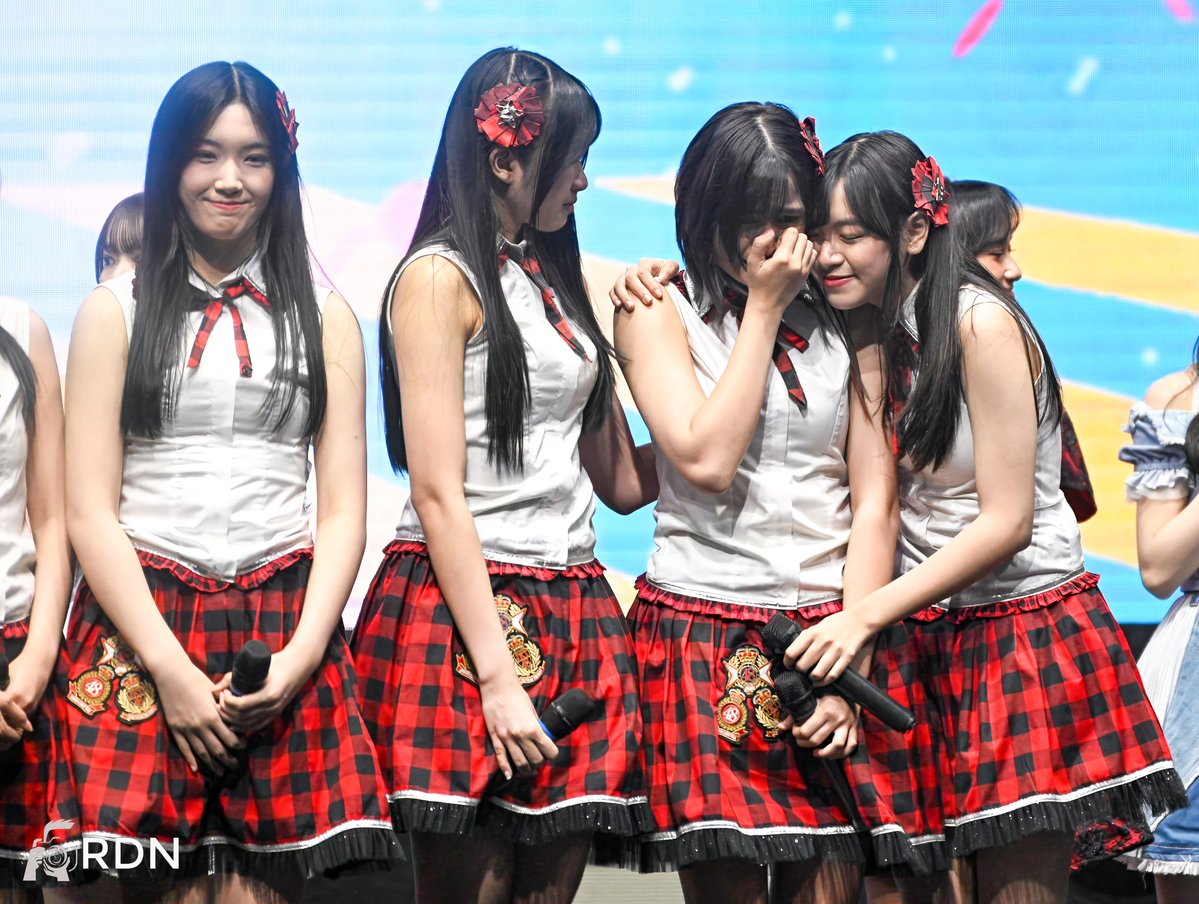 R D N (@rdnadn) on Twitter photo Her heart gives quietly, loves gently, and cares endlessly 💕
251025 #JKT48AKB48Reunion Her heart gives quietly, loves gently, and cares endlessly 💕
251025 #JKT48AKB48Reunion