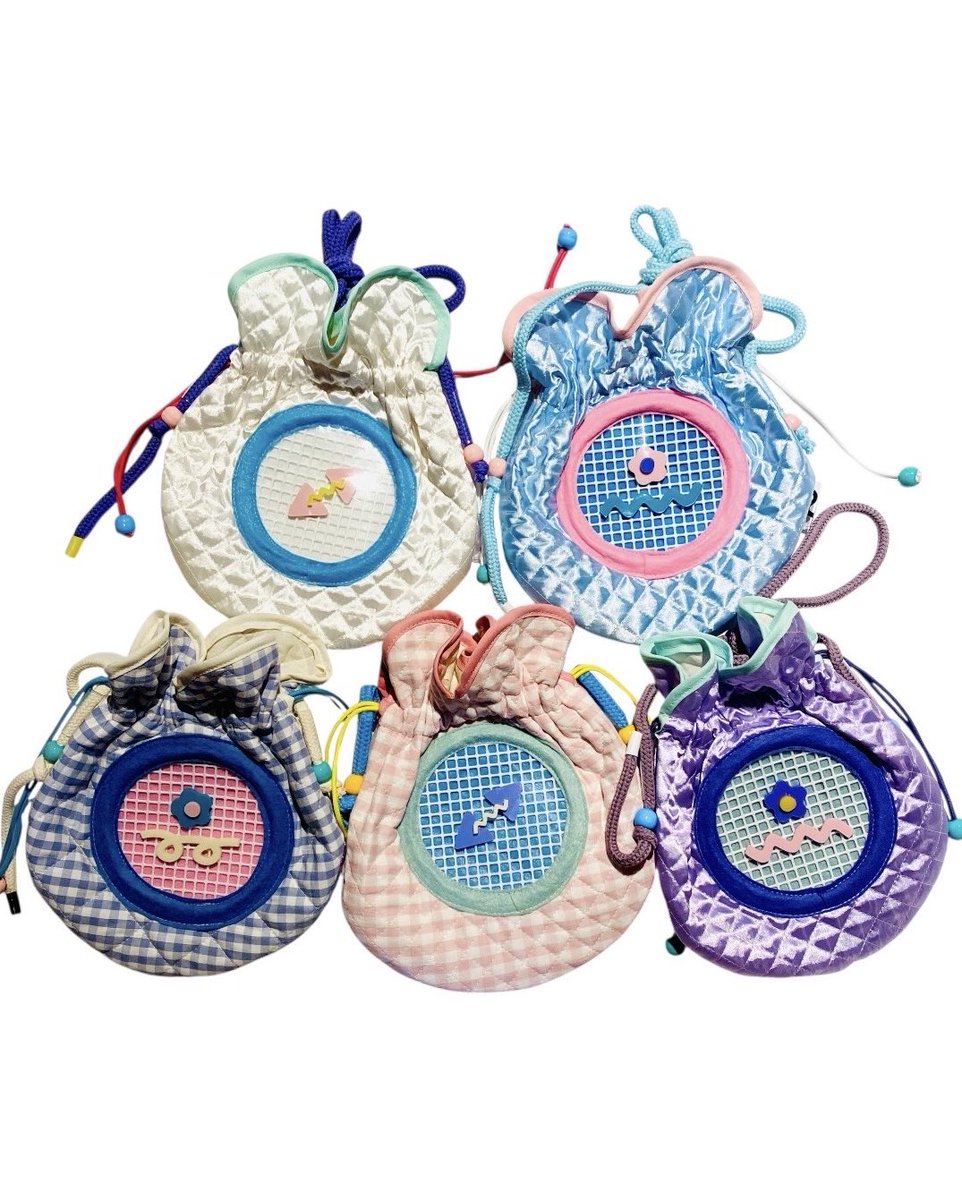 【NEO <a href="/neo_products/">NEO</a> 新入荷】

☑︎まる窓ちび巾着 ¥3,850
☑︎まる窓巾着ショルダーバッグ¥6,820
☑︎クリア二つ折り財布 ¥7,700
（全て税込）

⭕️11/8（土）&amp;9（日）にnamo.が出店する "P.T.A Bazaar vol.12" から販売開始いたします🆕
⭕️11/11（火）20:00〜namo.のDMにて通販可能です◎