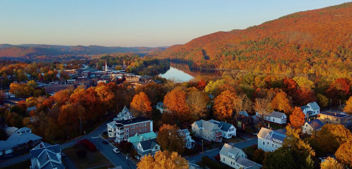 truth_eater's tweet image. Hills are fully afire as peak autumn comes to southern Vermont. #VTlife