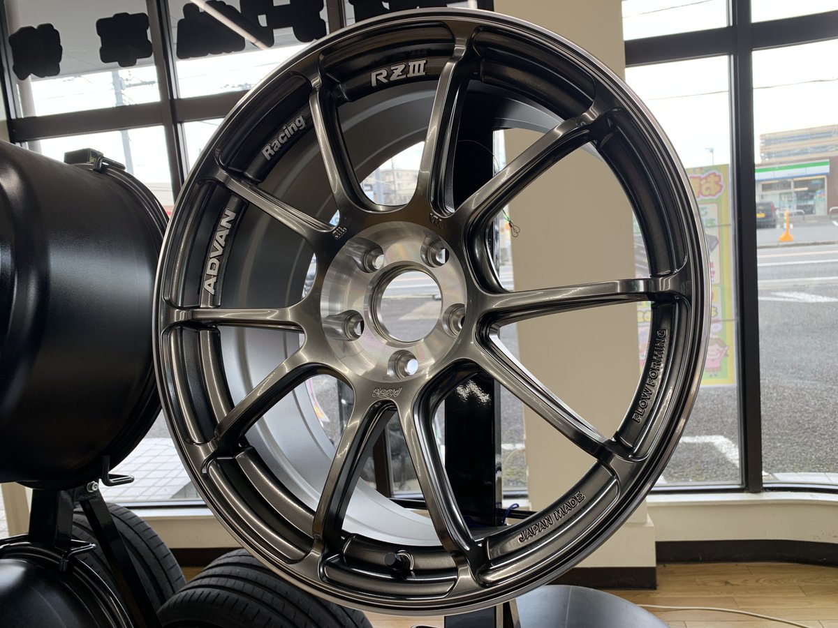 ついに発売されました！！！！
ADVAN Racing RZⅢ

BLACK GUN METALLIC＆DIAMOND CUT
RACING WHITE METALLIC＆DIAMOND CUT
HYPER PLATINUM BLACK＆DIAMOND CUT

展示してます！！
是非、見に来て下さい！！！！

＃タイヤガーデン　＃YOKOHAMAWHEEL　＃ADVAN
