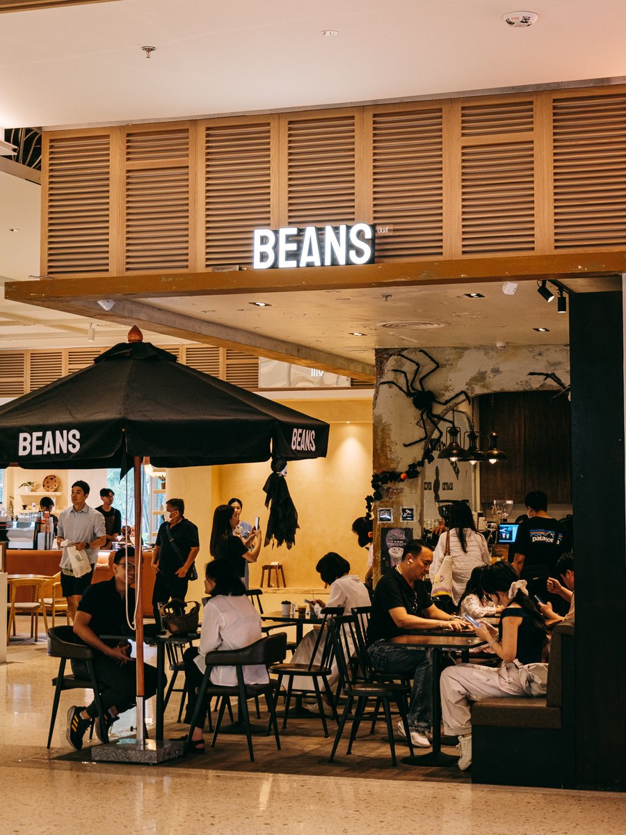 ☕️ COFFEE WEEK AT CENTRAL PARK
สัปดาห์ของคาเฟอีนกำลังเดือดที่ Central Park เราขอคัด 7 ร้านกาแฟตัวท็อปมาให้ปักหมุด เดินจิบวนทั้งวันก็ยังไม่ครบ!

ชั้น G
BEANS COFFEE ROASTER โรงคั่วสายจริงจัง คัด–คั่ว–ชงเองทุกช็อต แบบสเปเชียลตี้ แนะนำ Be Warm Be Kind หอมขนมไทยละมุน, Dirty เข้มข้น