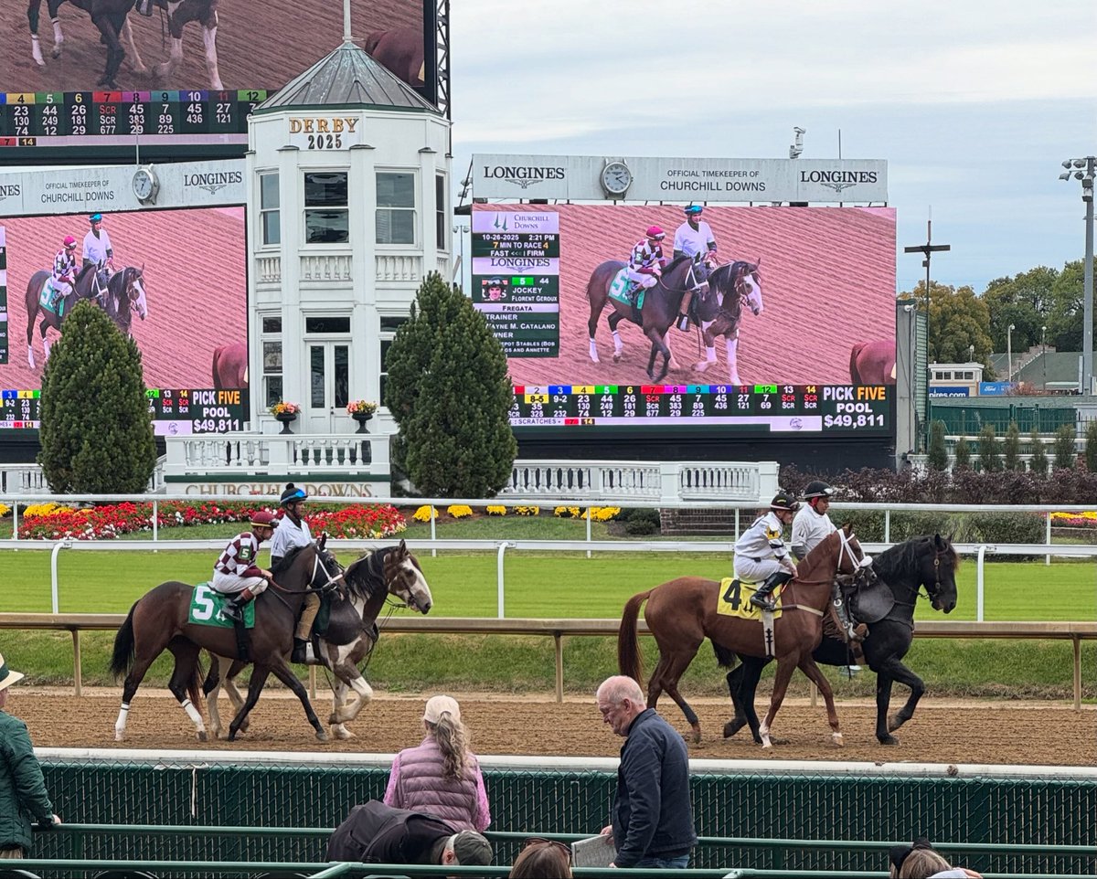 PBJGannon's tweet photo. Keeneland, Churchill, ‘Cats, &amp; Old Friends all in the same weekend. https://t.co/wYCOpPYSEH