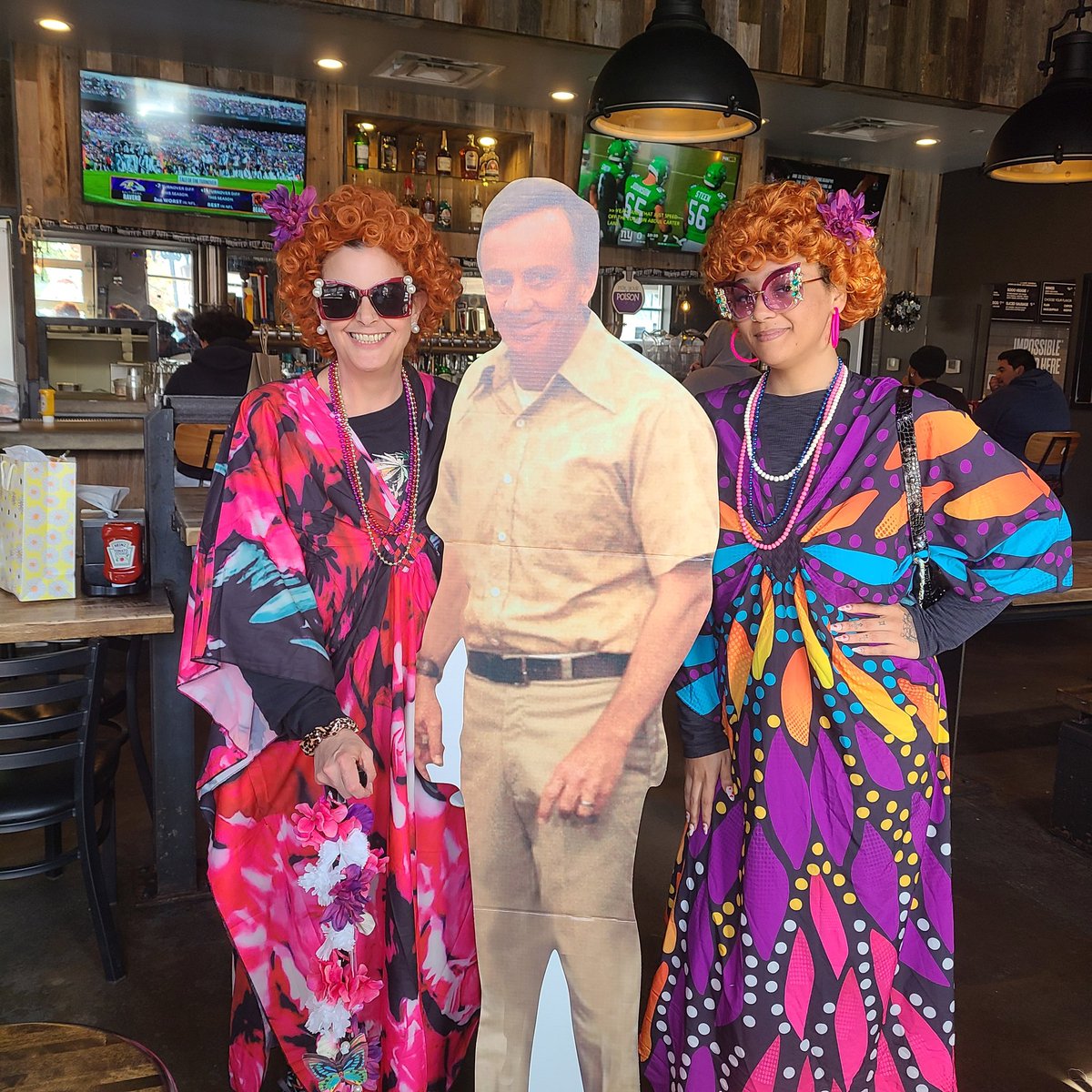 TheRealMsAmyGrl's tweet photo. 10/26/25
Another great Romp with the Helens. Thanks #BrewsAndBarrels #DogHaus &amp; #EmpressCoffeeAndCocktails for the hospitality 
#RoperRompKentlands #HelensEverywhere #ThreesCompany https://t.co/x78sn7JEoO