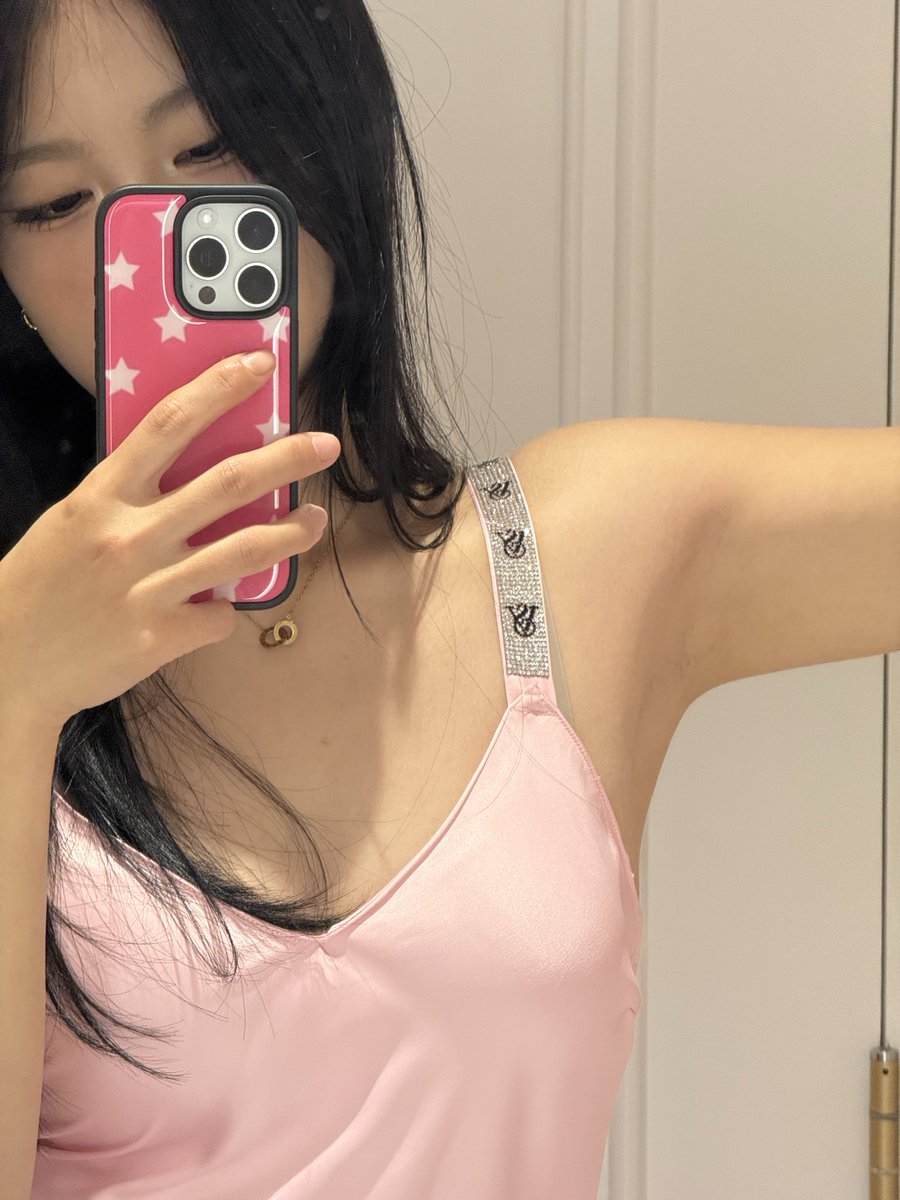 주말에 시티에 나가서 빅시 쯔위누님의 브라를 사러갔으나 코빼기도 없었던 불미스러운 사건을 겪음
그치만 이쁜 슬립을 겟햇어요 앙^^