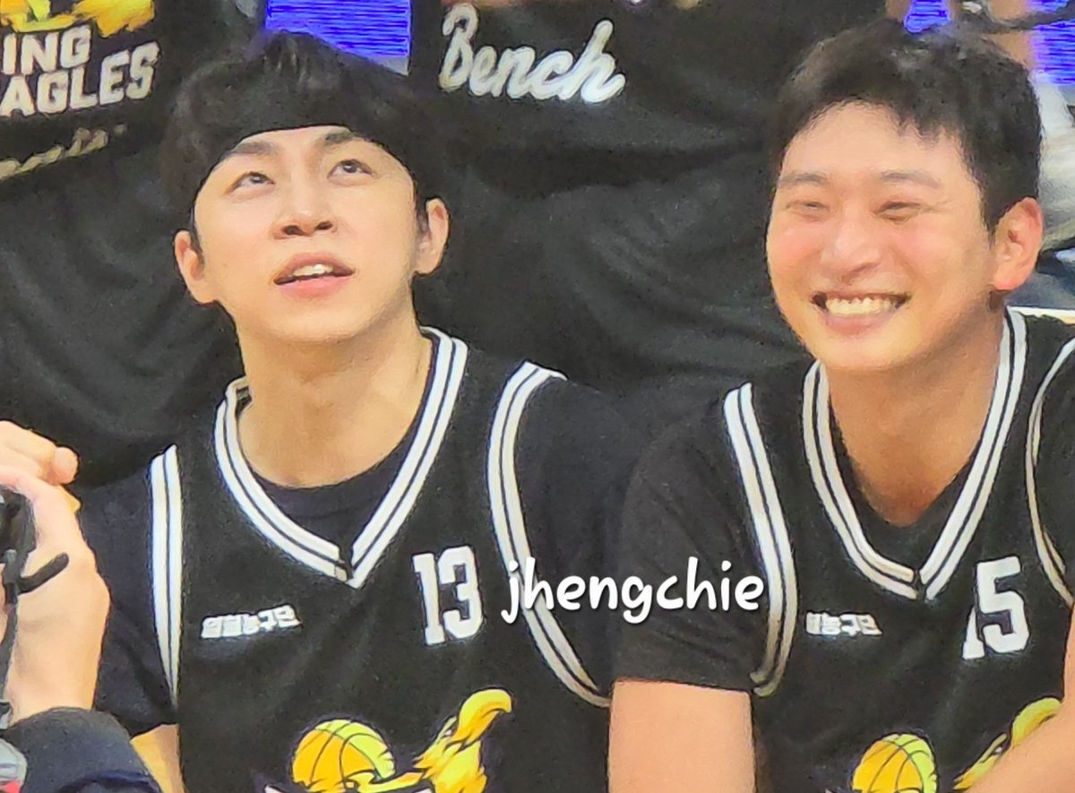 jhengchie's tweet image. Ang mga Jeong bow

#BENCHShootOfAsia 
#shootofasia 
#kyumin #jinwoon