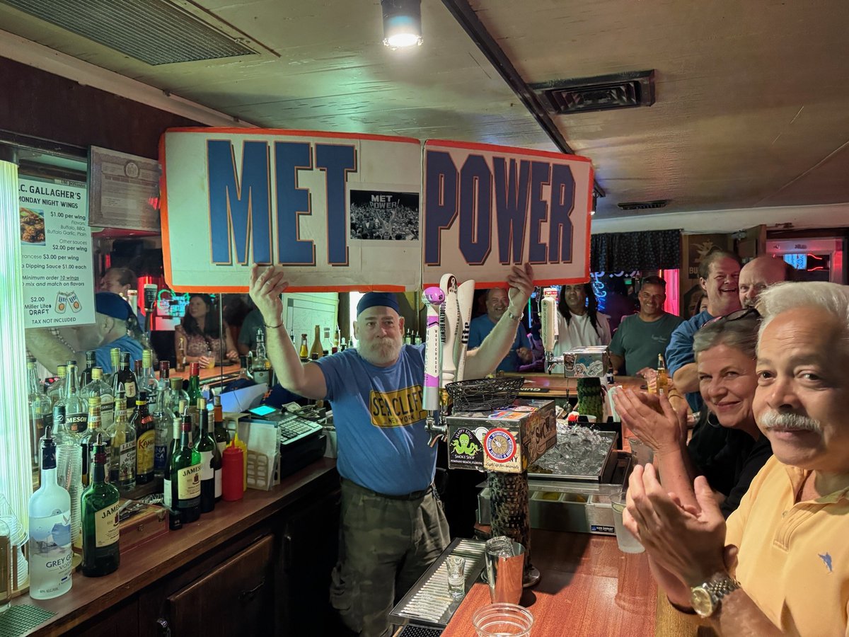 SalTheSignguy's tweet image. ... My (micro) "Village" Made My Day ... Thanks Guys ...