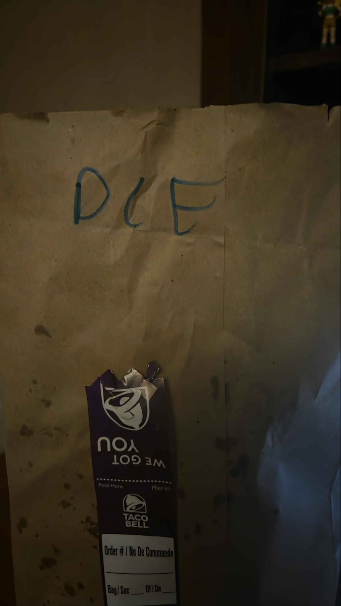 FaggotFromOhio's tweet image. OOMF ORDERED TACO BELL 10 MINUTES BEFORE IT CLOSED