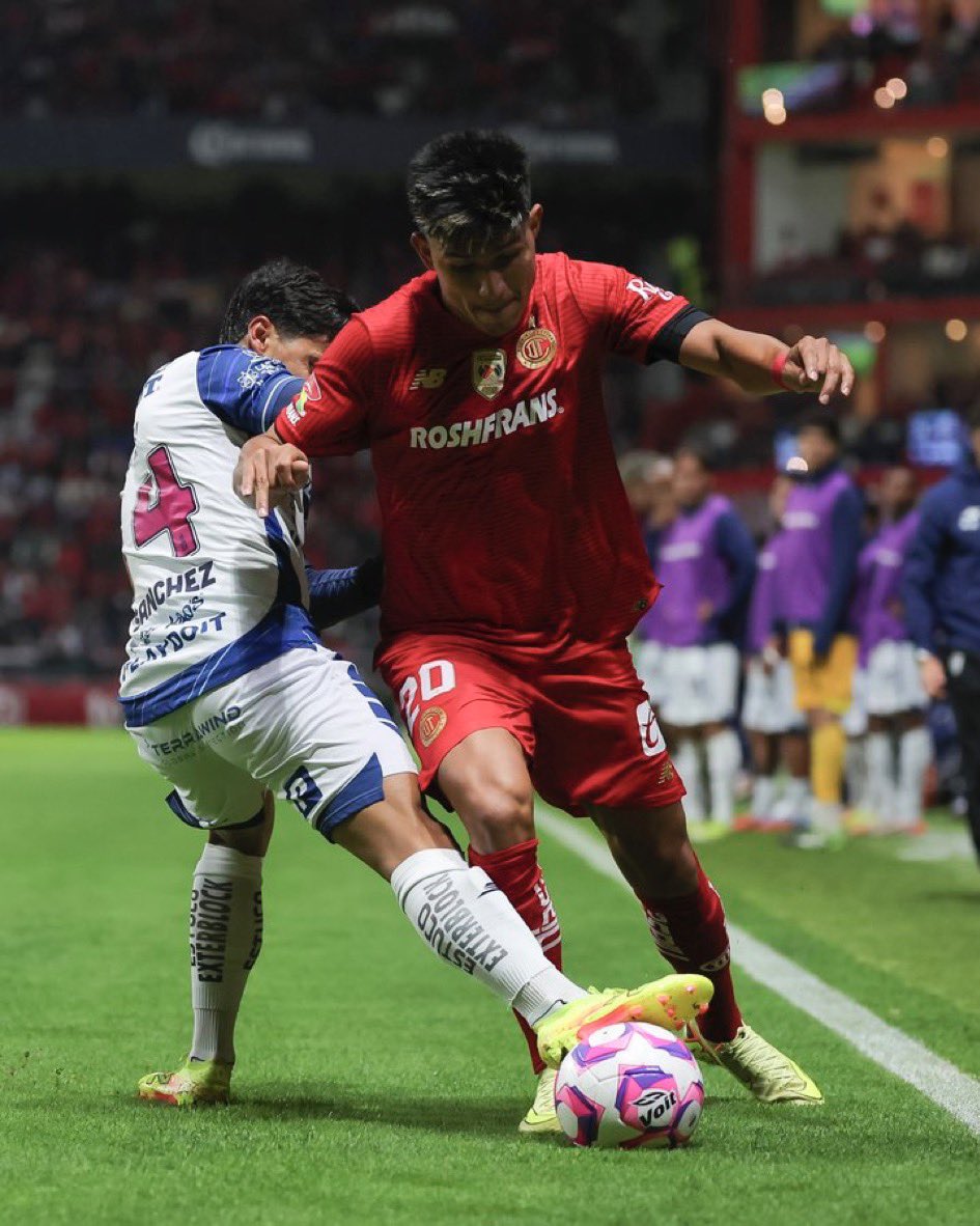 Con diez hombres, <a href="/Tuzos/">Club de Futbol Pachuca</a> rescató un valioso empate 2-2 con <a href="/TolucaFC/">Toluca FC</a> este domingo en el estadio Nemesio Diez, en el cierre de la jornada 15 del Torneo de Apertura 2025 de la <a href="/LigaBBVAMX/">Liga BBVA MX</a>