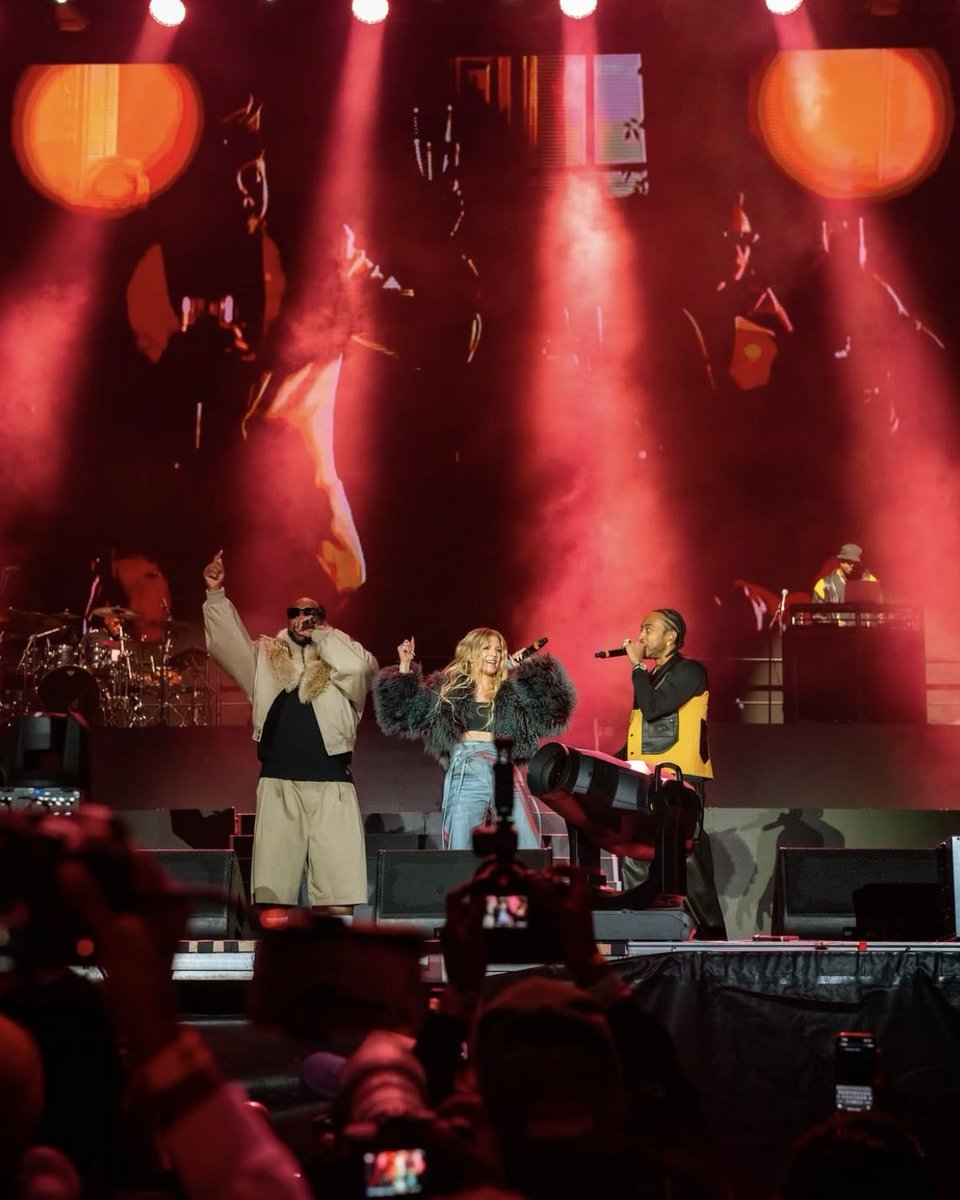 🚨 <a href="/fergie/">Fergie</a> hit the stage with <a href="/ludacris/">Ludacris</a> at <a href="/onemusicfest/">ONE Musicfest</a>.

#Fergie