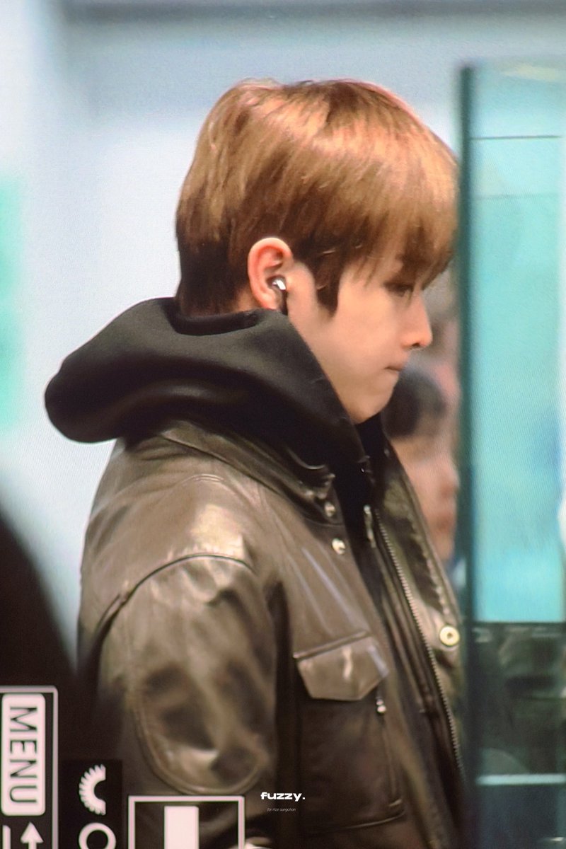 fuzzy0913's tweet photo. 251026 JFK 입꾹꾹이귀욥당
#성찬 #SUNGCHAN #라이즈 #RIIZE https://t.co/JYSfBW5xOt