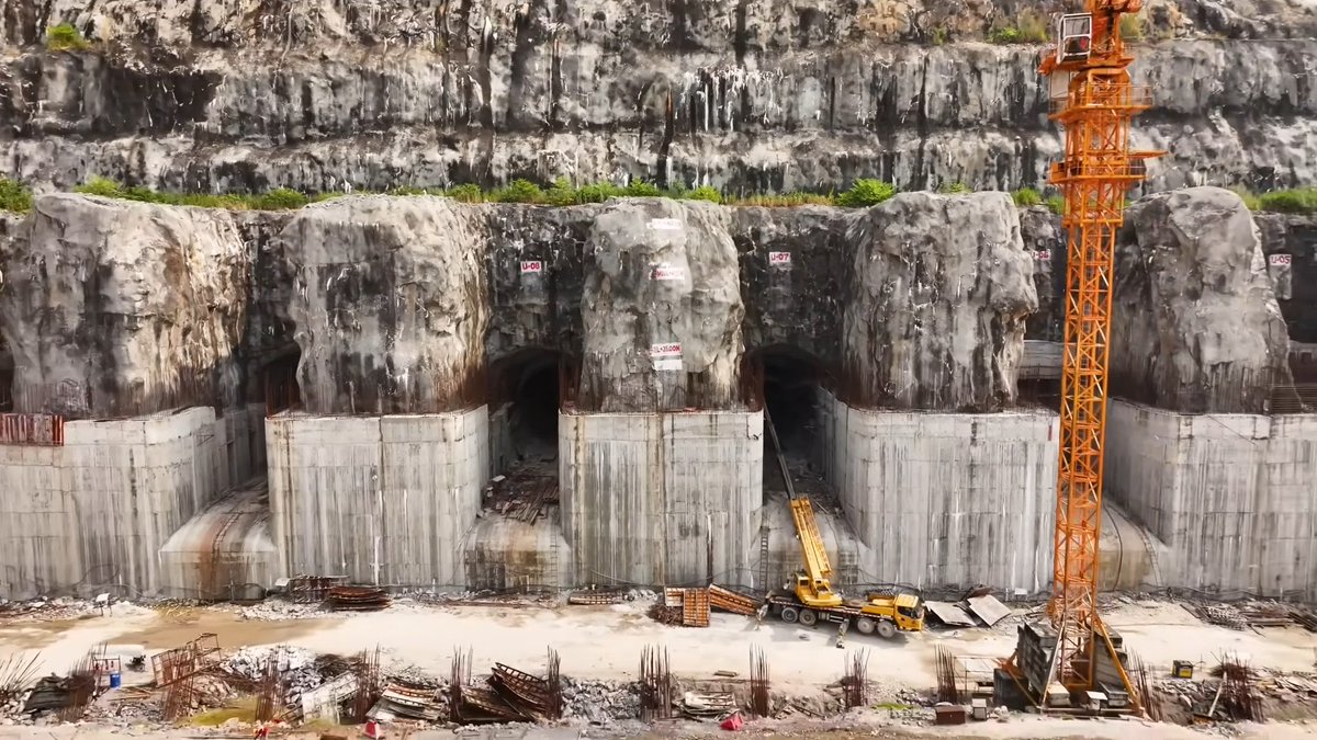 MissionAndhra's tweet photo. ₹45,000 Cr-plus Mega Polavaram Project Targeted for Completion by 2027

•Work progress stands at about 80% with major structures like the buttress dam completed and diaphragm wall underway.  
•Deadline set for end-2027, ideally by June 2027, aligning with the Godavari Pushkaralu festival period.  

@AKNarne @pdsdnn @GloryToNCBN 
#AndhraPradesh #Polavaram #Infrastructure #WaterResources #Development