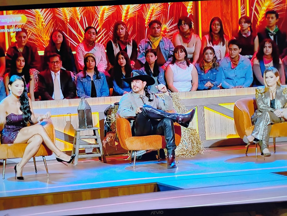 Fernand11115026's tweet photo. Todo un programa dedicado a Sergio Mayer Mori, no está bien, lo bueno es que no hay favoritos, ahora sí los hubiera, comprendo la molestia de Ferca, rey y de linet yo con ellos.  #LaGranjaVIP https://t.co/RZgjDvbBQr