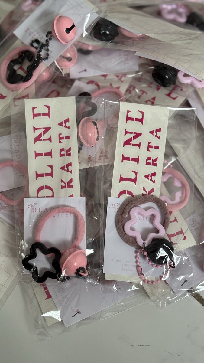 Blackpink Deadline in Jakarta Freebies 🖤🩷
Limited Qty!!

📍: GBK
📆 : 1 November 2025
⏰️ : TBA

How to claim:
- Follow <a href="/RegalRayne/">sal</a>, RT &amp; like this post 
- Find me &amp; say hi! pls be nice 🥺

*Please don’t throw or sell
*Open for trades (dm)
#BLACKPINK_DEADLINE_IN_JKT