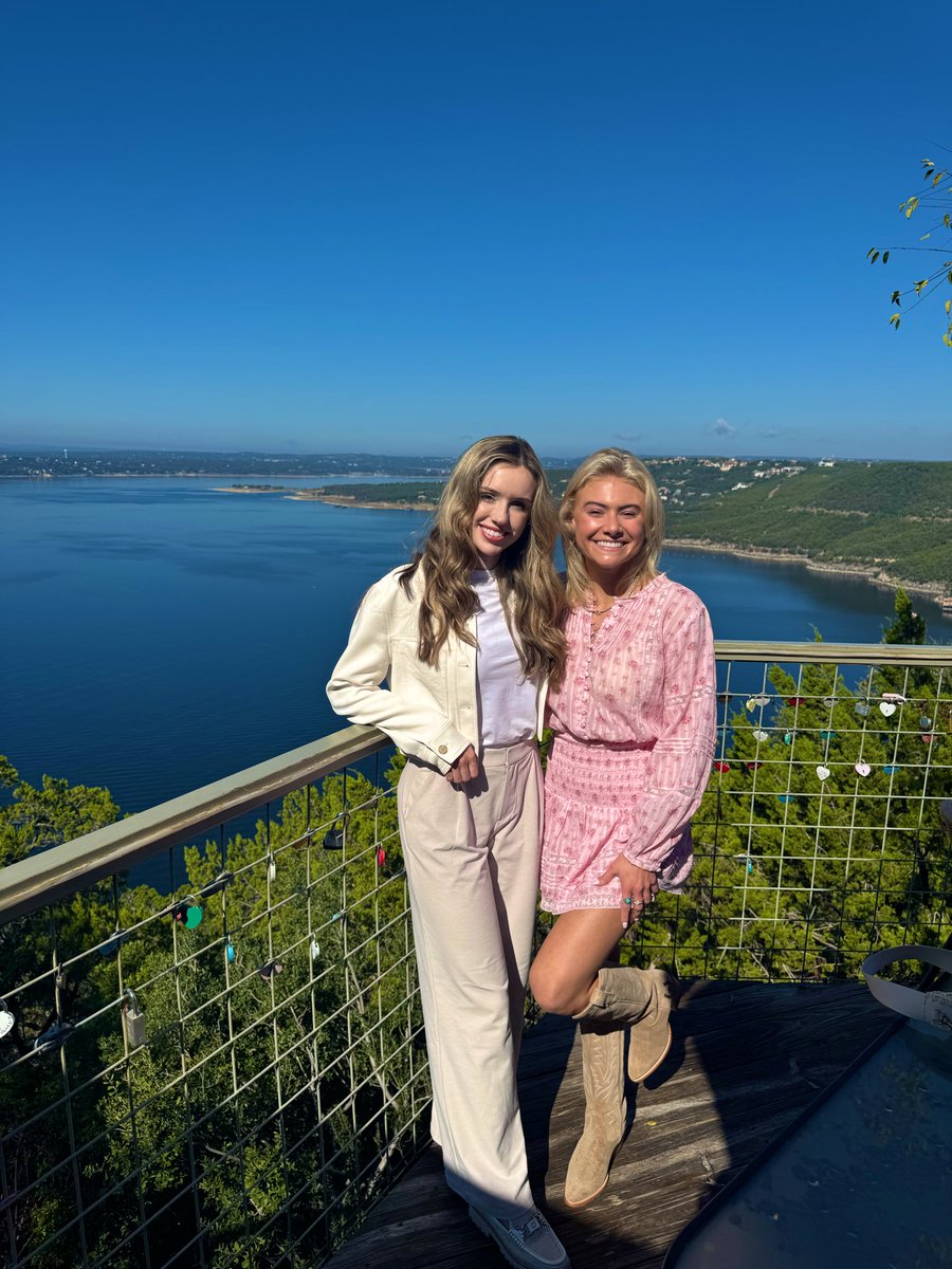 AshleySurber's tweet photo. Sunday Funday @ Oasis at Lake Travis 🙏 https://t.co/Ry83emnNdy