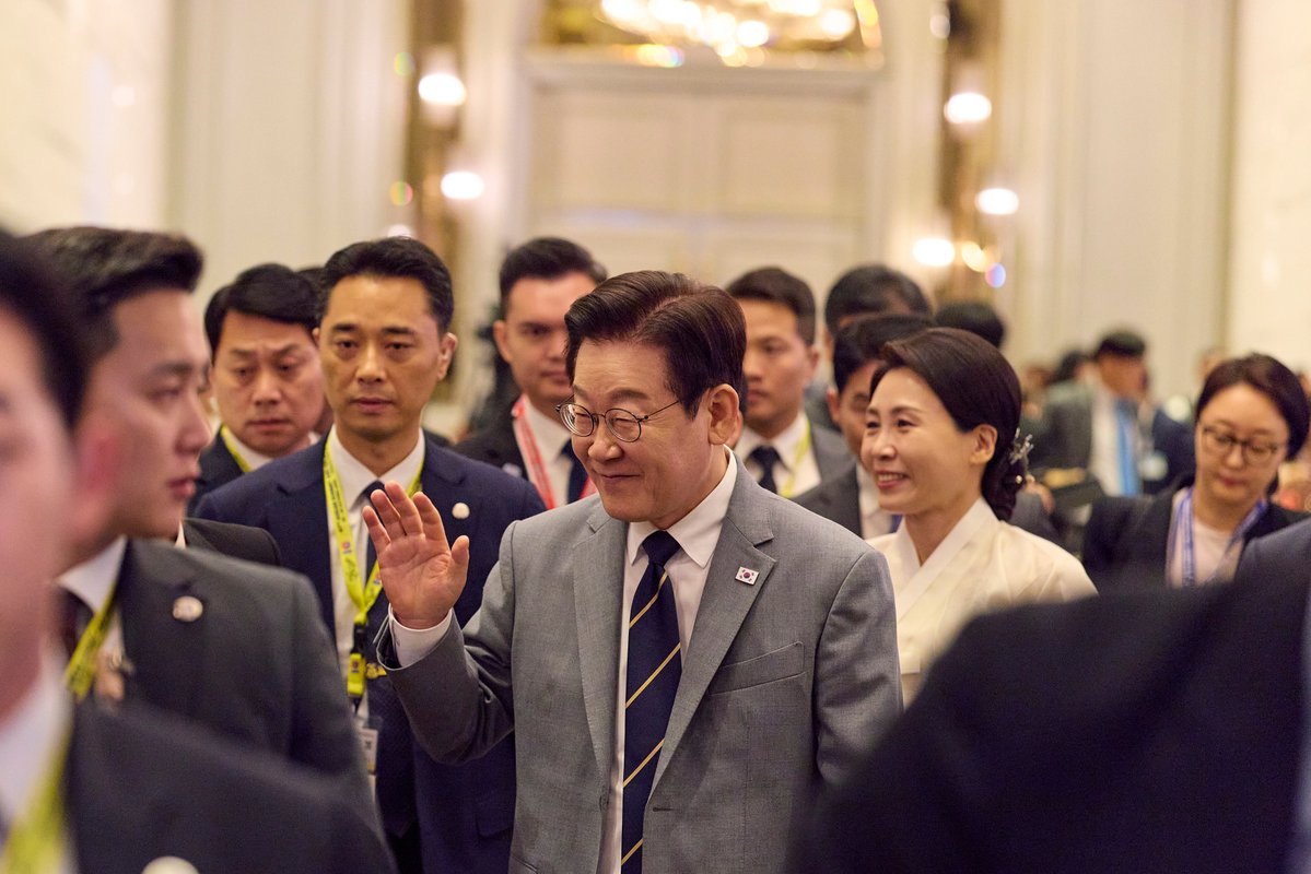 Jaemyung_Lee's tweet image. 대한민국은 전 세계가 주목하는 문화 강국이자 민주주의의 모범국가로 당당히 자리잡고 있습니다. 말레이시아 현지의 한류 열기를 보며 대한민국 국민으로서 큰 자부심을 느낍니다.

세계 어디에 있든 대한민국의 이름을 자신 있게 말할 수 있는, 우리 후손들이 자랑스러워 할 진정한 대한민국을…