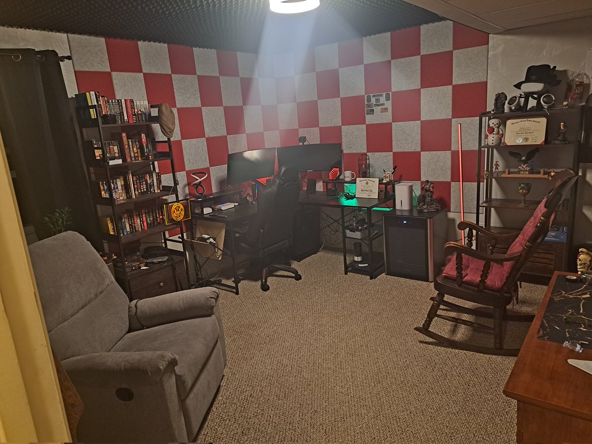 RG | KingOfDeskopia 👑 tweet media