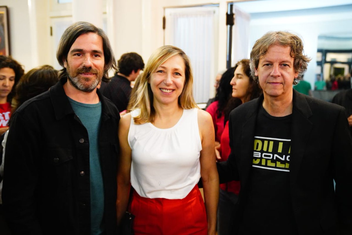 Muchas gracias a quienes nos votaron y nos acompañaron en esta campaña. El <a href="/Fte_Izquierda/">Frente de Izquierda Unidad</a> fuimos tercera fuerza en CABA y PBA, con <a href="/myriambregman/">Myriam Bregman</a> <a href="/NicolasdelCano/">Nicolas del Caño</a> y <a href="/RominaDelPla/">Romina Del Plá</a> electos diputados nacionales. Son bancas que estarán al servicio de enfrentar el plan de coloniaje y