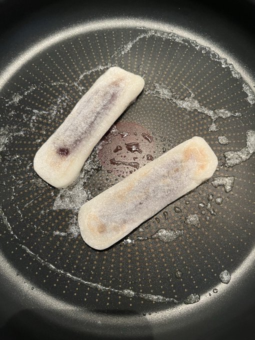 ふう。漸く飲み会の洗い物と片付け粗方完了。
名古屋人のお持たせでなが餅をバター焼き。 