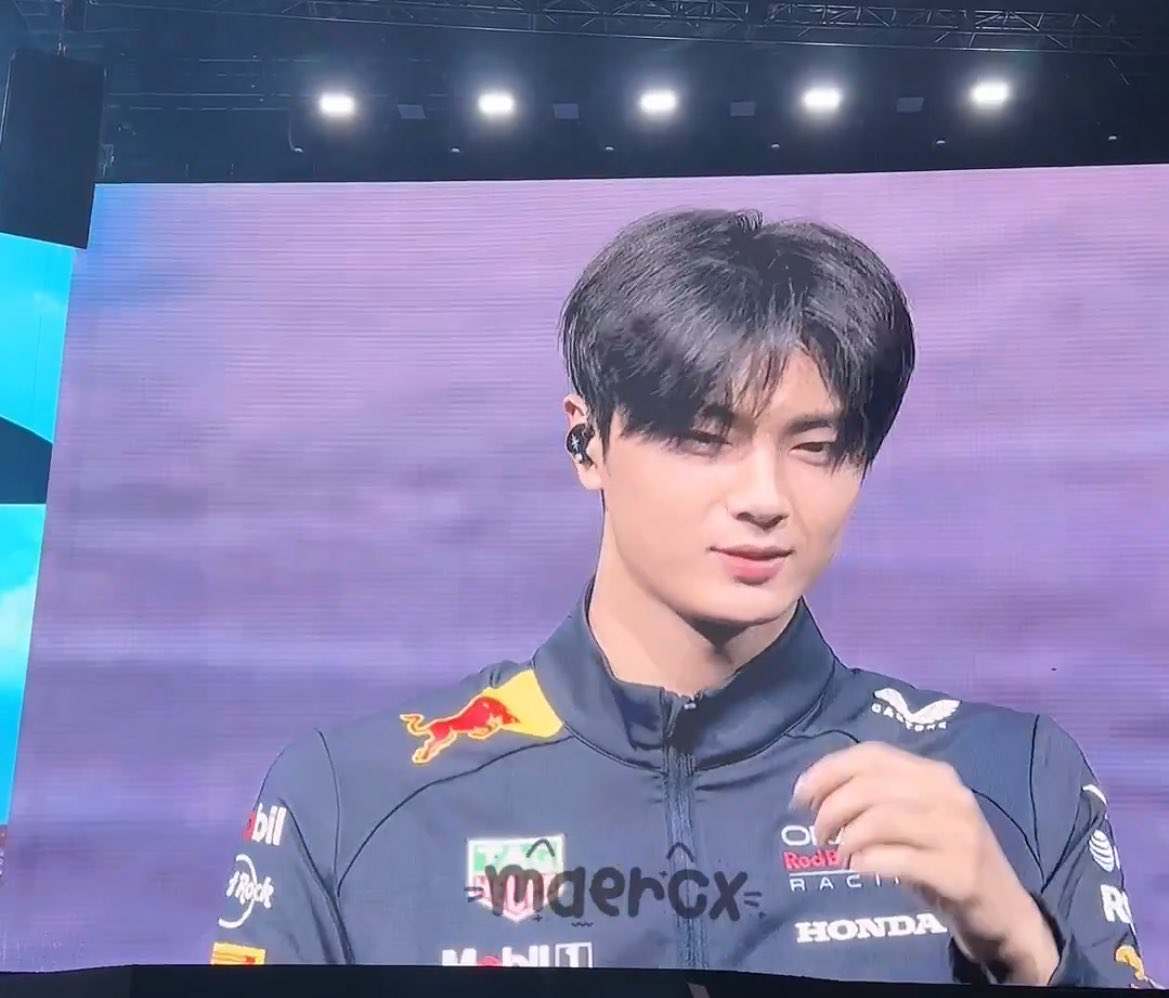 ranseance's tweet image. Kalian suka nonton bareng ya…. Sambil videocall-an tiap malem habis konser masing-masing….