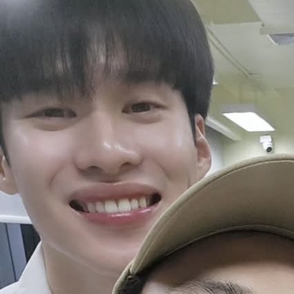 crushon00620206's tweet photo. น้องคือเหมือนกระต่ายมากจริงๆ จะบ้า ละตุวจิ๋วๆ ขาวๆ นู่มๆฟูๆ น้องคือถูกมองว่าเป็นกระต่ายมาตั้งแต่แรกเลยมะ หรือพึ่งมีคนทักเรื่องสลักรัก อยากรู้อะ เหมือนยันท่ากินอะเอาดี เอ็นดูมาก https://t.co/fK3R92Nm4Y