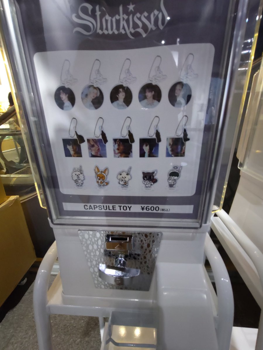 kumikey5's tweet photo. トゥバPOPUPカプセルトイ散財確定だわ😱😱😱
#TXTPOPUP https://t.co/tLPwYOd2Xk