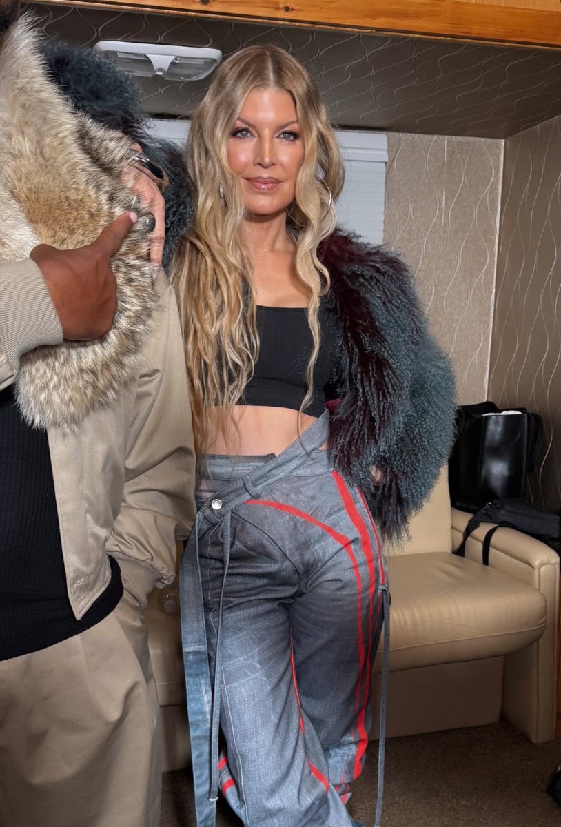 mundofergabee's tweet image. GENTE A FERGIE