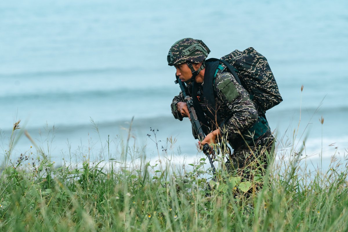 MoNDefense's tweet photo. From the waves to the shore, it’s all our domain. 
#ROCMC #MaritimeMonday https://t.co/VylKN7bjyN