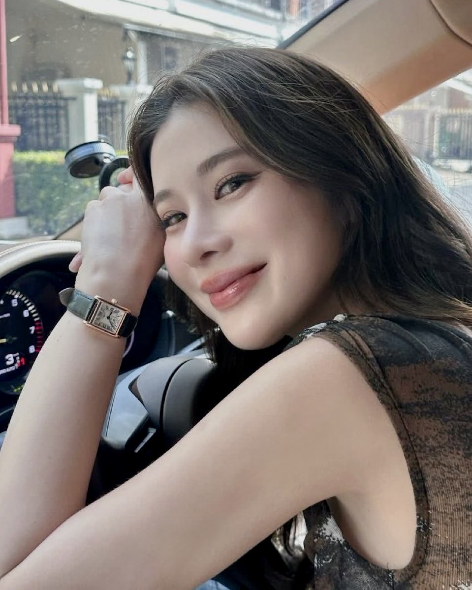 sapphizt's tweet image. if you look like kao supassara, please slide into my dms 👉🏼👈🏼