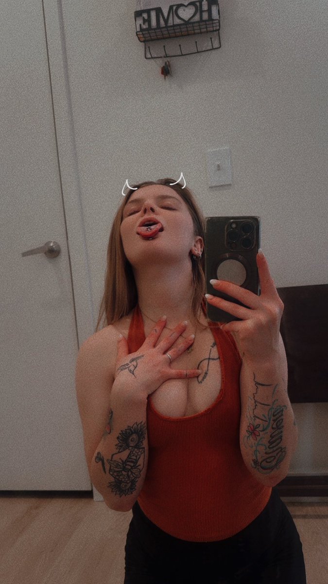 Mad133_'s tweet photo. “how can I pleasure you” https://t.co/LRDLcLNGyh