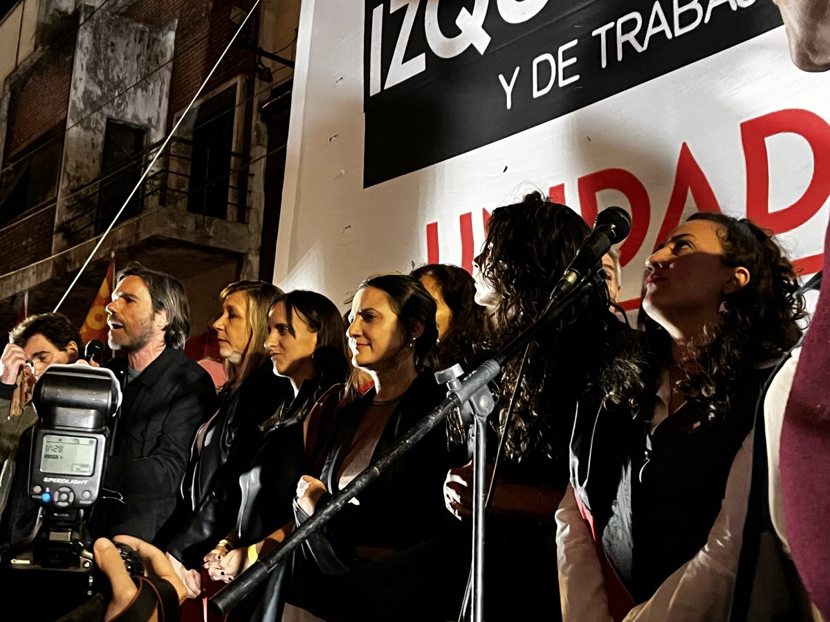 MechiDemen's tweet photo. 🚩El #frentedeizquierdaunidad ganó tres diputados nacionales, más de 900 mil votos en todo el país. 
Una bancada que enfrenta todo lo que se viene. Al servicio de las luchas: del Garrahan, la universidad, las mujeres , la juventud y lxs jubiladxs; de todo el pueblo trabajador.

Gracias por el apoyo y la convicción. Siempre del mismo lado ✊

#elecciones2025