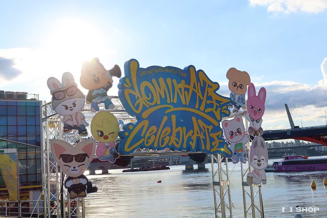 Stray Kids World Tour
&lt;dominATE : celebrATE&gt;
POP-UP STORE

&lt;dominATE : celebrATE&gt; POP-UP STORE가 성공적으로 막을 내렸습니다.
함께해 주신 여러분들께 깊은 감사의 말씀을 전합니다.

&lt;dominATE : celebrATE&gt; POP-UP STORE has ended successfully.
We would like to deeply thank everyone who