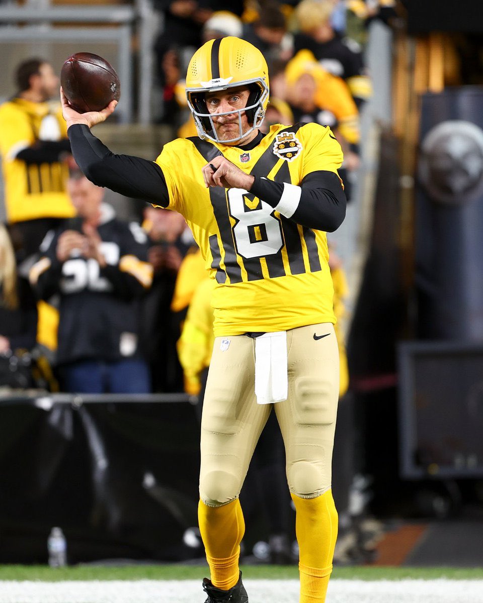caseykoby's tweet photo. How it started / How it ended 

@packers @steelers #SNF 

#GoPackGo https://t.co/sGrlqzkc0D