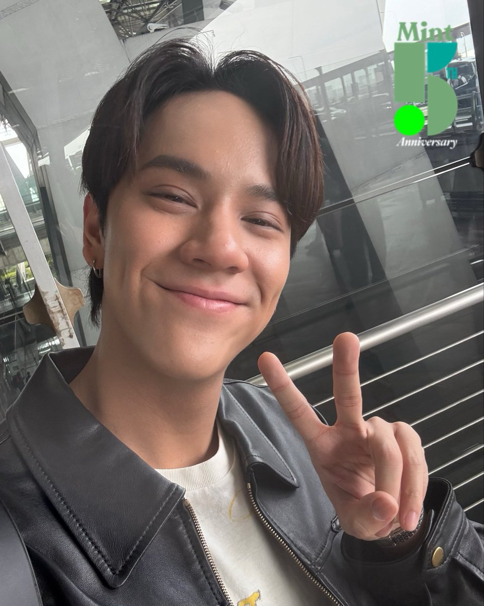 mintmag_th's tweet photo. สแนป! #MintReports ส่งภาพเซลฟี่ของสาว #นนนกรภัทร์ ที่มาใน Total Look จาก @Coach พร้อมออกเดินทางสู่ประเทศสิงคโปร์ เพื่อเข้าร่วมงานเปิดร้าน The Coach Restaurant ที่ Jewel Changi Airport ในวันที่ 28 ตุลาคม 2025 นี้ 💚

#nanon_korapat
#CoachNY 
#TheCoachRestaurant
#MintMagTH https://t.co/D2joqMsFwW