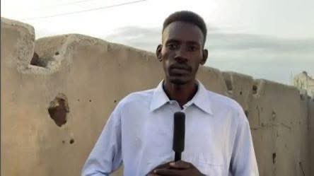 diaabilalr's tweet image. لو أن هناك صحفياً يستحق جائزة عالمية في ممارسة مهنته في أخطر مناطق العالم، بكل أخلاقية وتجرد وثبات واتزان، لكان هو الشاب معمر إبراهيم.

فعلى الرغم من الجوع والمعاناة التي انعكست على ملامحه، ونقصان وزنه، وشحوب وجهه، ورغم أن الموت كان يحيط به من كل جانب، ظلّ بصوته الواثق ينقل…