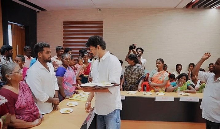 Prakash Vijay (@prakazvijay_of) on Twitter photo பாதிக்கப்பட்ட கரூர் மக்களின் குடும்பங்களை 'மாமல்லபுரத்தில்' உள்ள "Four Points Sheraton" Five Hotel - ல் இன்று காலை சந்திக்கிறார் அண்ணன் விஜய் அவர்கள் 🩷
இது ஒரு தனிப்பட்ட சந்திப்பு. பாதிக்கப்பட்ட கரூர் மக்களின் குடும்பங்களை 'மாமல்லபுரத்தில்' உள்ள "Four Points Sheraton" Five Hotel - ல் இன்று காலை சந்திக்கிறார் அண்ணன் விஜய் அவர்கள் 🩷
இது ஒரு தனிப்பட்ட சந்திப்பு.