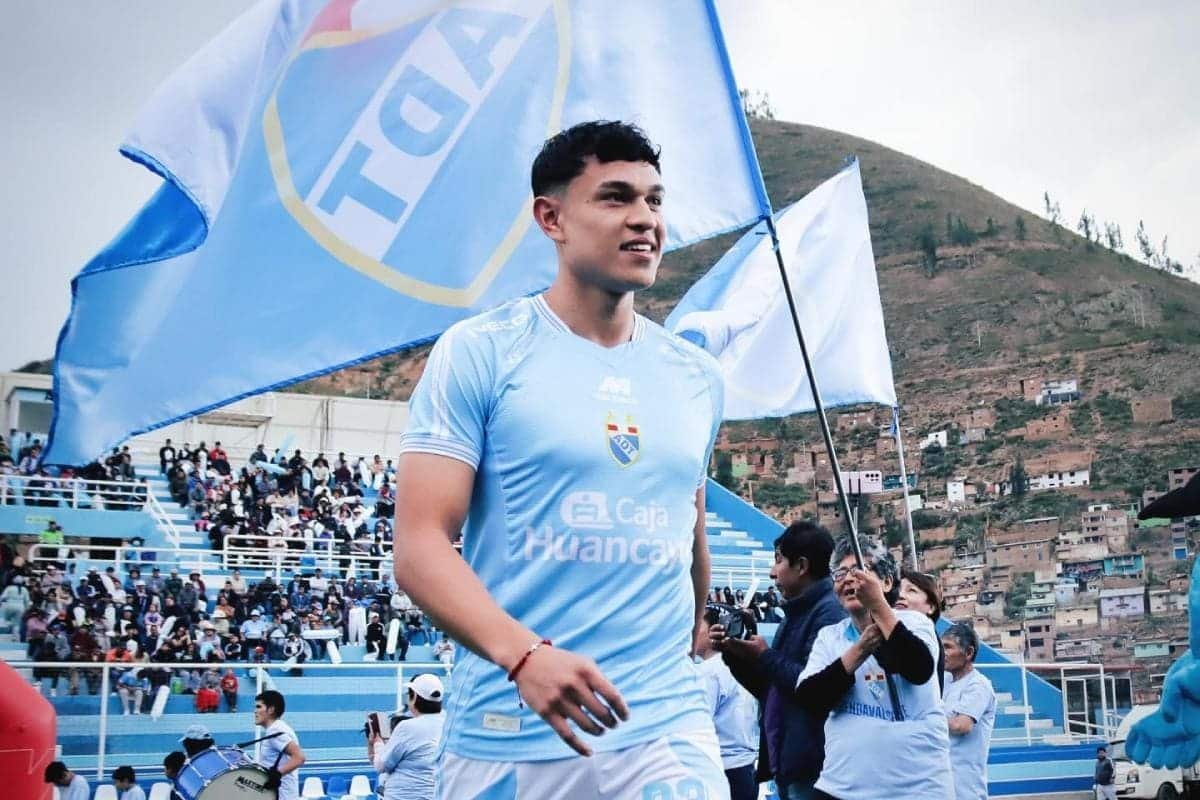 Analytics1901's tweet photo. Alianza Lima mantiene su interés en D'Alessandro Montenegro, lateral derecho de 22 años de edad que juega en ADT. 

El joven defensa apunta a tomar el lugar de Marco Huamán, quien abandonará el club a finales del presente año. No será el último refuerzo en esta posición. https://t.co/e52VBOlUJq