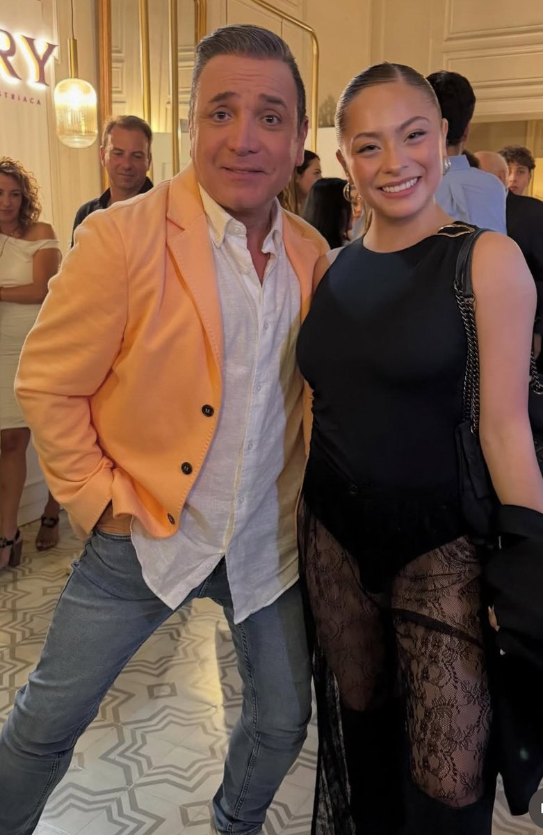 MERENGUITOFB's tweet image. Mañanaaaa, voy a caer a tus pies 🎶🎼🎵🎤 hermosa nuestra Skar, todos los días cautivando a más personas #FiebreDeBaileCHV #chilevision #chv #skarlethlabra #merenguito #freeskar#skar #baile