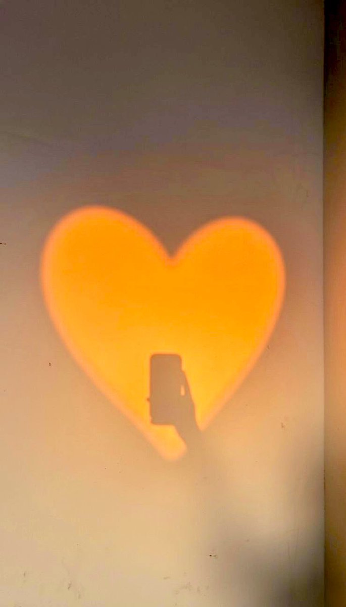 شمس اليوم مسوية لي قلب
💖☀️💛💋!!!!!