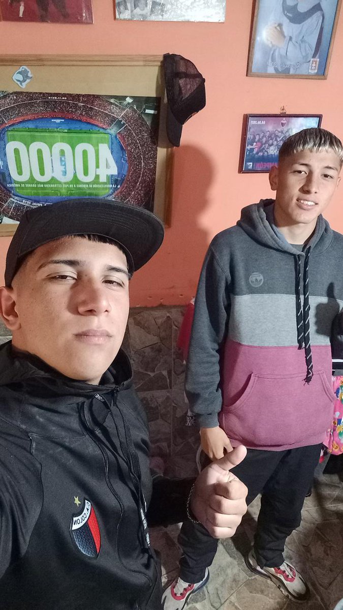 1 mes mi angel, hoy es un día más donde la tristeza y las ganas de dejar todo me consumen,  nose como seguir y me esta costando mucho saber que ya no te voy a ver más, solo te pido que mandes muchas fuerzas, te amo hermano, me partiste el alma amigo 26/09/25 PARA TODA LA VIDA💔😇