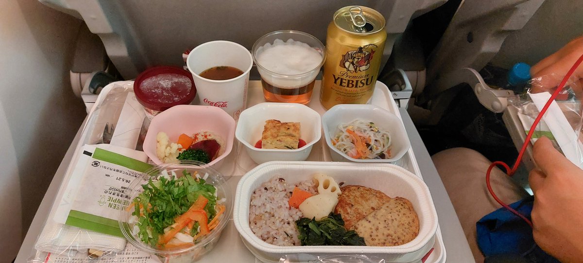 Teppei7's tweet image. ホーチミン🇻🇳戻ってきました。
JAL便、成田、タンソンニャット空港共に悪天候で離着陸遅延で、予定より1時間遅れの到着。

なんやかんやで家着いたの深夜の01時過ぎ