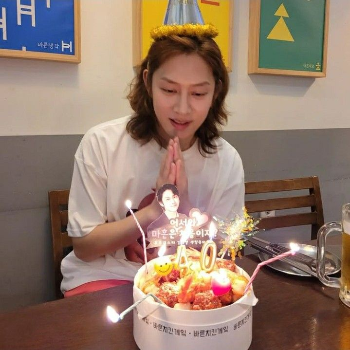 heechuIism's tweet photo. it was my birthday yesterday.. 🥳 https://t.co/X2OGMQS22I