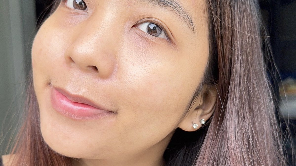 เมื่อไหร่ที่บอดี้การ์ดจับกันแดด นั่นแปลว่าต้องมีคนสวยใสไร้ฝ้ากระ เป็นกันแดดกันน้ำที่เบาสบายผิวม้ากกก เริ้บ Her Hyness ซึมไวใน 15 วินาที ไม่วอก ไม่เหนอะ เป็นสิวผิวแพ้ง่ายใช้ได้ ไม่อุดตันผิว พี่ตะวันก็ใช้ตัวนี้นะคะน้องไอร่า