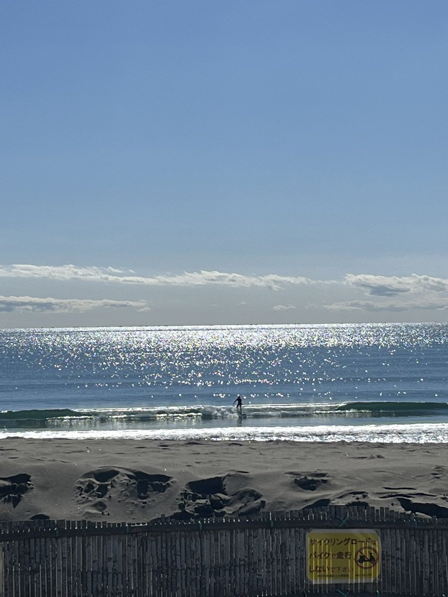 softhand61's tweet image. サイズは小ぶりだけど、気温も海水もぬるくてめちゃクリア。光の度合いも風向きも良い感じ。富士山が姿見せてたらもっと良かった