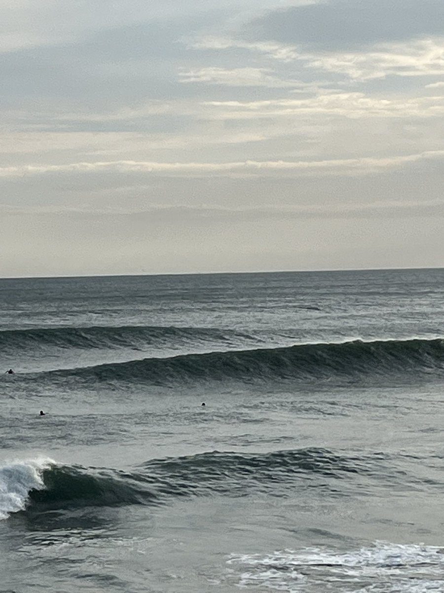 softhand61's tweet image. サイズは小ぶりだけど、気温も海水もぬるくてめちゃクリア。光の度合いも風向きも良い感じ。富士山が姿見せてたらもっと良かった